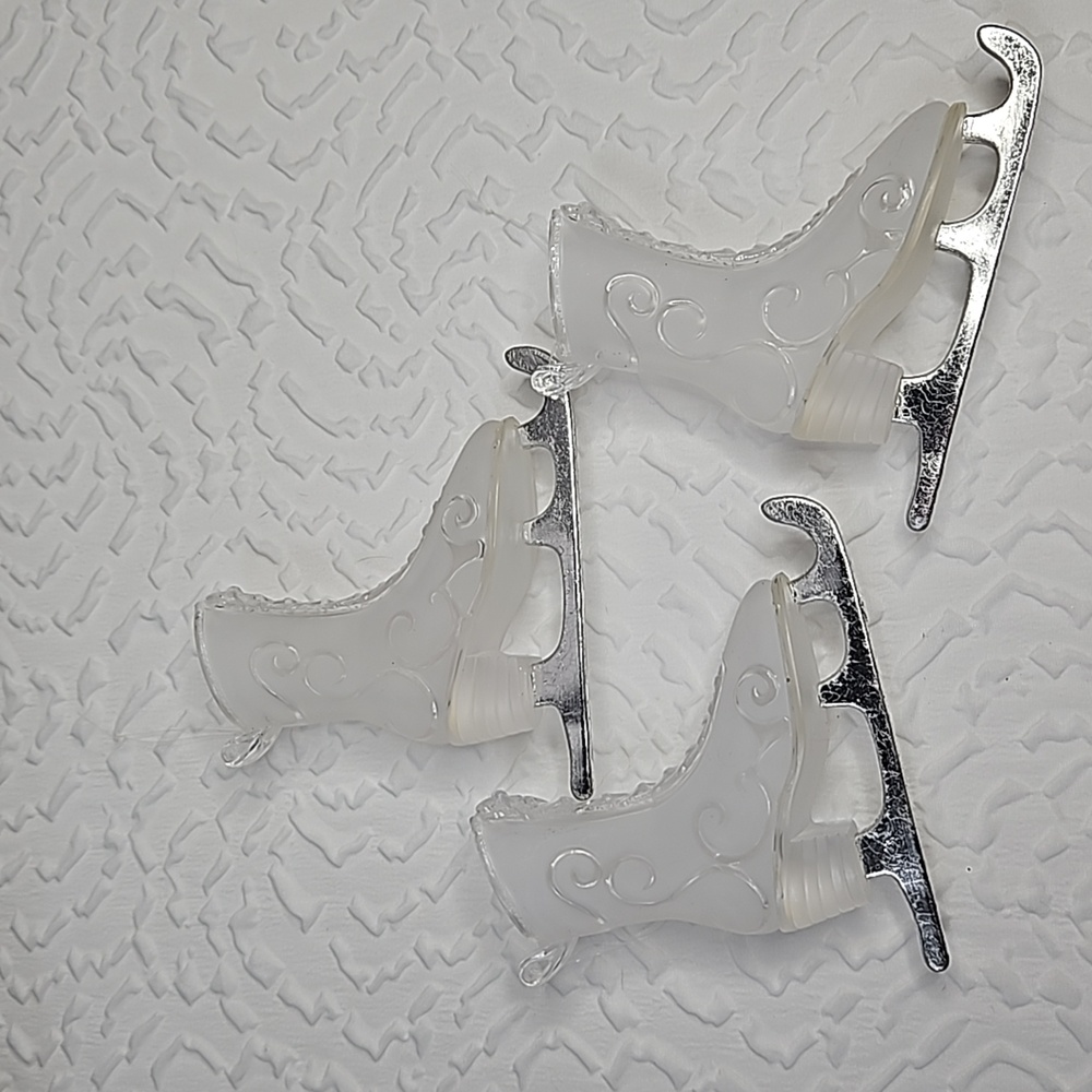 DEPT 56 FROSTED ACRYLIC ICE SKATES SET OF 3
